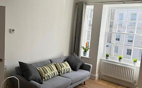 Lovely 1 Bed Flat *Free Parking* Hoe/Barbican Plymouth